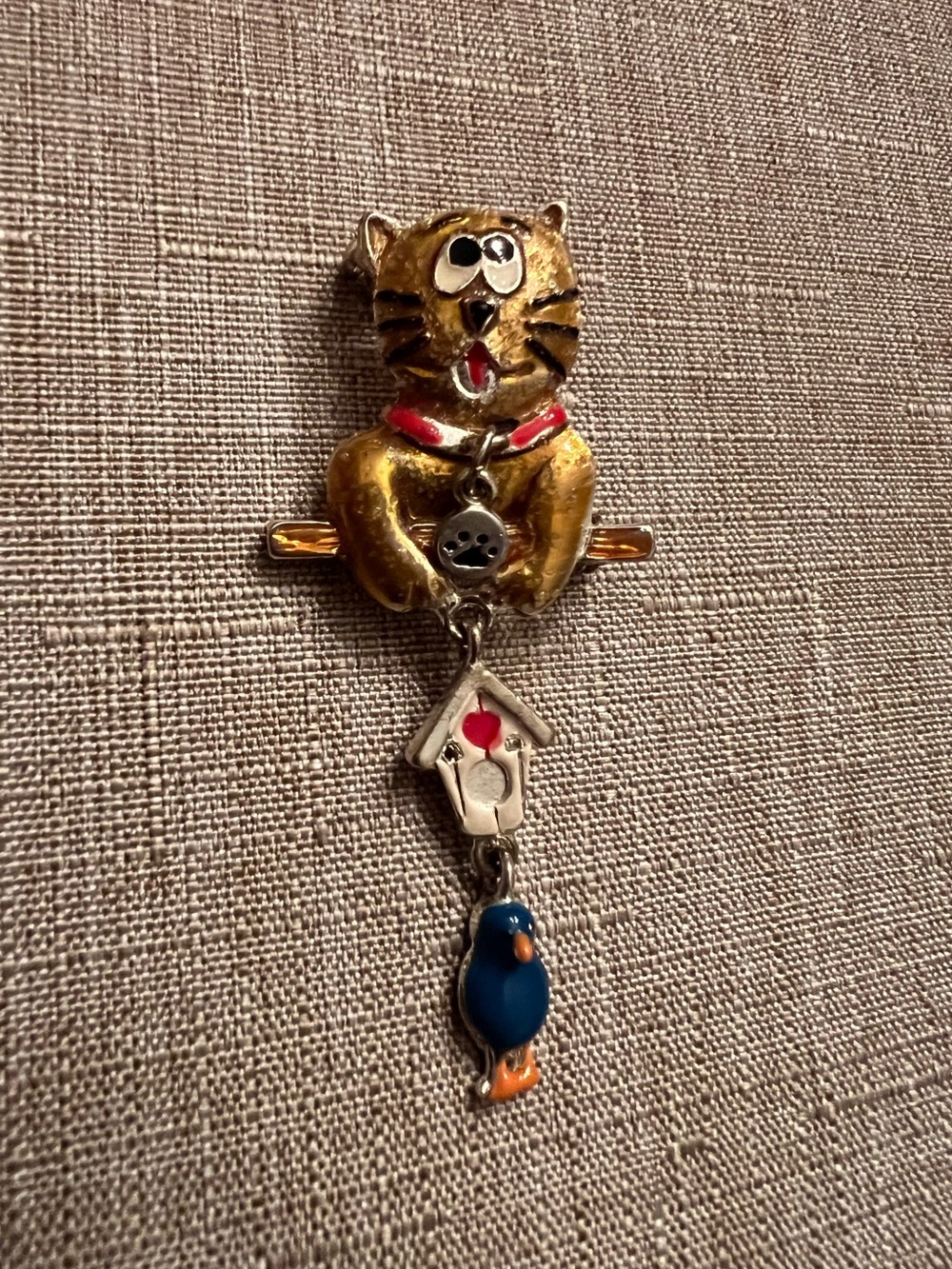 Vintage Danecraft cat with dangling birdhouse and bluebird brooch pin